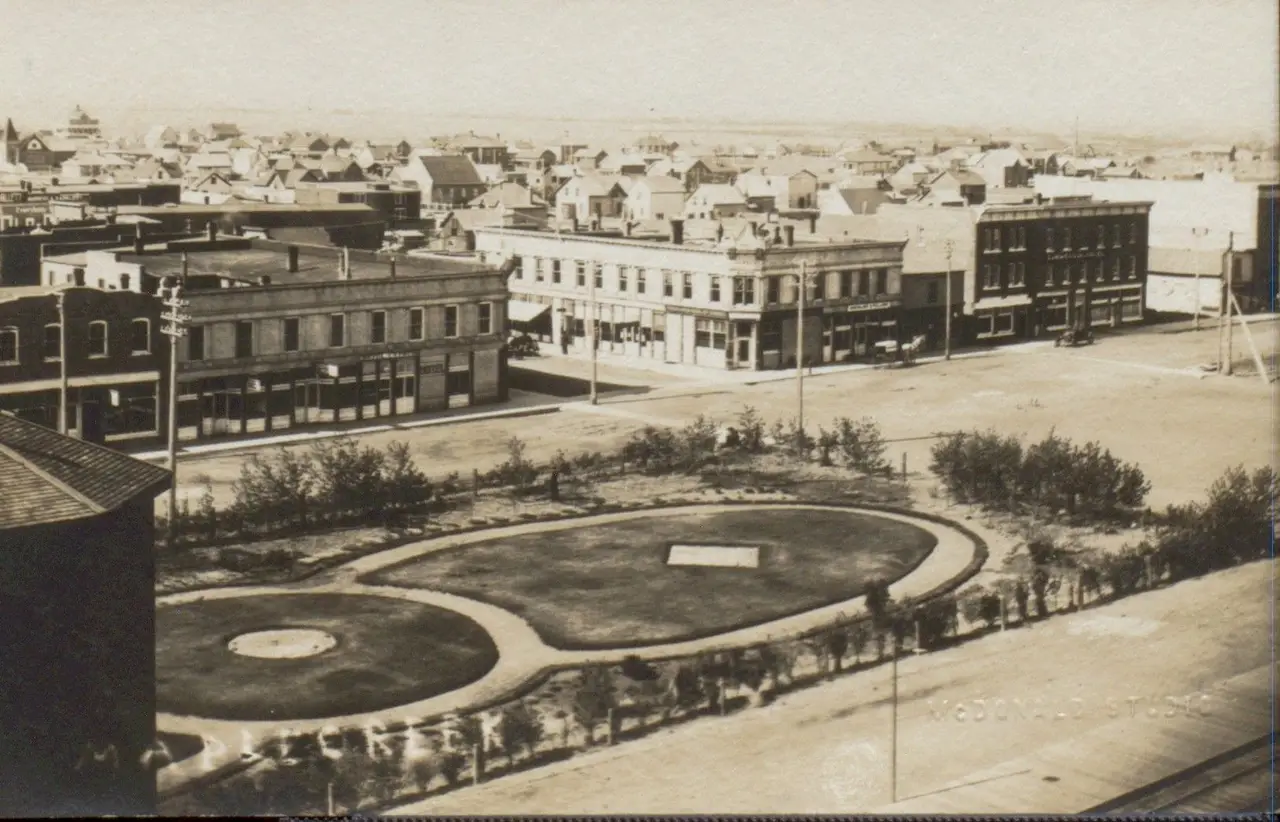 Aerial view of the town and park square, about 1910